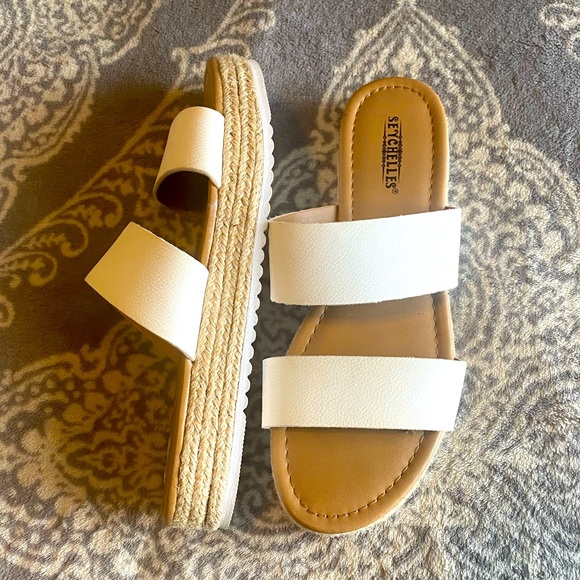 Size 8 1/2 M Women’s White 1” platform espadrille sandals - Picture 1 of 2